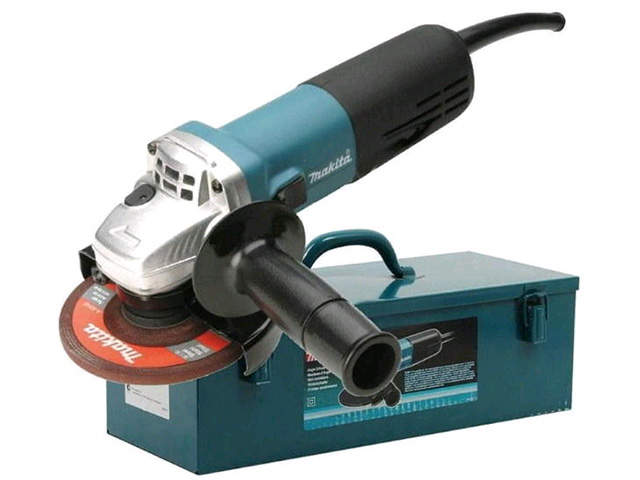 Одноручная углошлифмашина MAKITA 9557 HNK6 в чем. (840 Вт, диск 115х22 мм) Одноручная углошлифмашина MAKITA 9557 HNK6 в чем. (840 Вт, диск 115х22 мм)