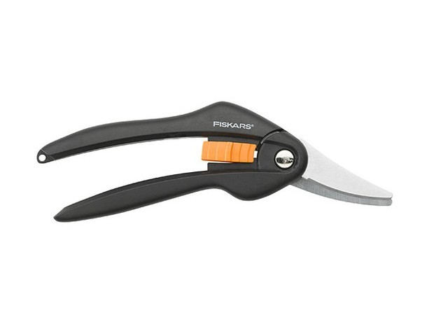 Ножницы SP27 Single Step FISKARS (лезвие - углеродистая сталь. для резки различный материалов. не для резки растений.) Ножницы SP27 Single Step FISKARS (лезвие - углеродистая сталь. для резки различный материалов. не для резки растений.)