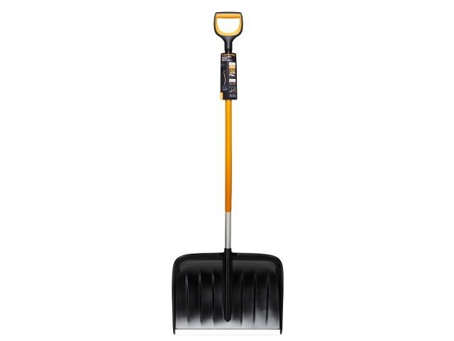 Скрепер для снега c изогнутой ручкой X-series FISKARS (длина: 1530мм, ширина: 533мм.) Скрепер для снега c изогнутой ручкой X-series FISKARS (длина: 1530мм, ширина: 533мм.)